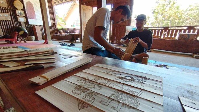 Pemuda Sidorejo Kulon Progo Lestarikan Tradisi Lewat Kerajinan Daun Lontar